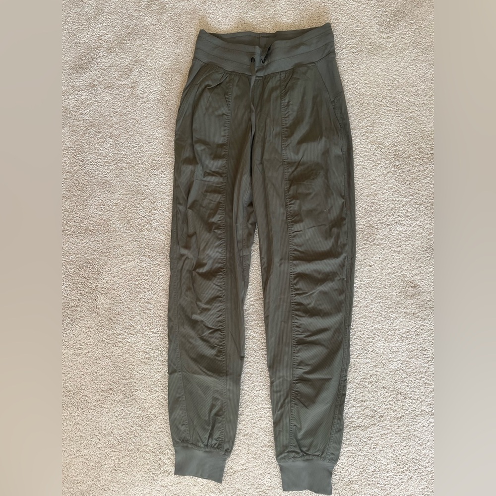 lululemon Women's Mid-Rise Jogger